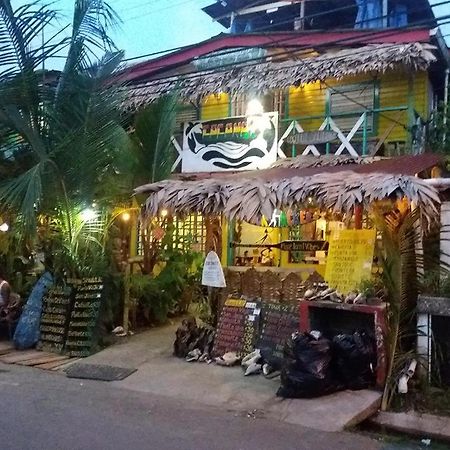 Coconut Hostel Bocas Town Exteriör bild