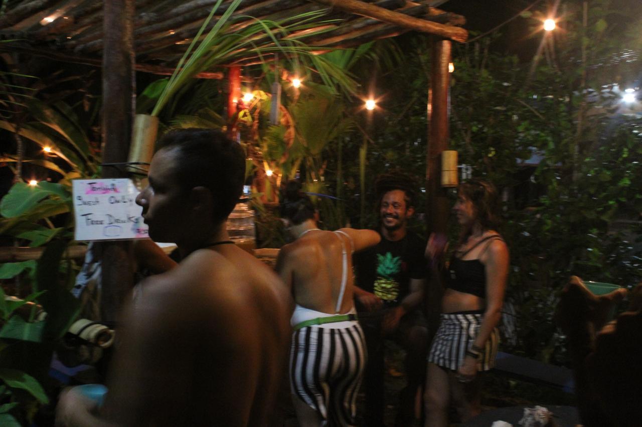 Coconut Hostel Bocas Town Exteriör bild