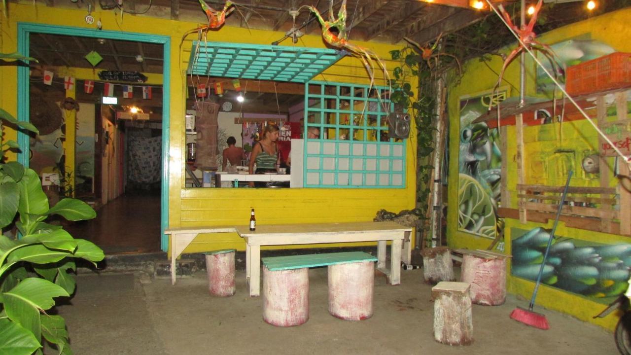 Coconut Hostel Bocas Town Exteriör bild